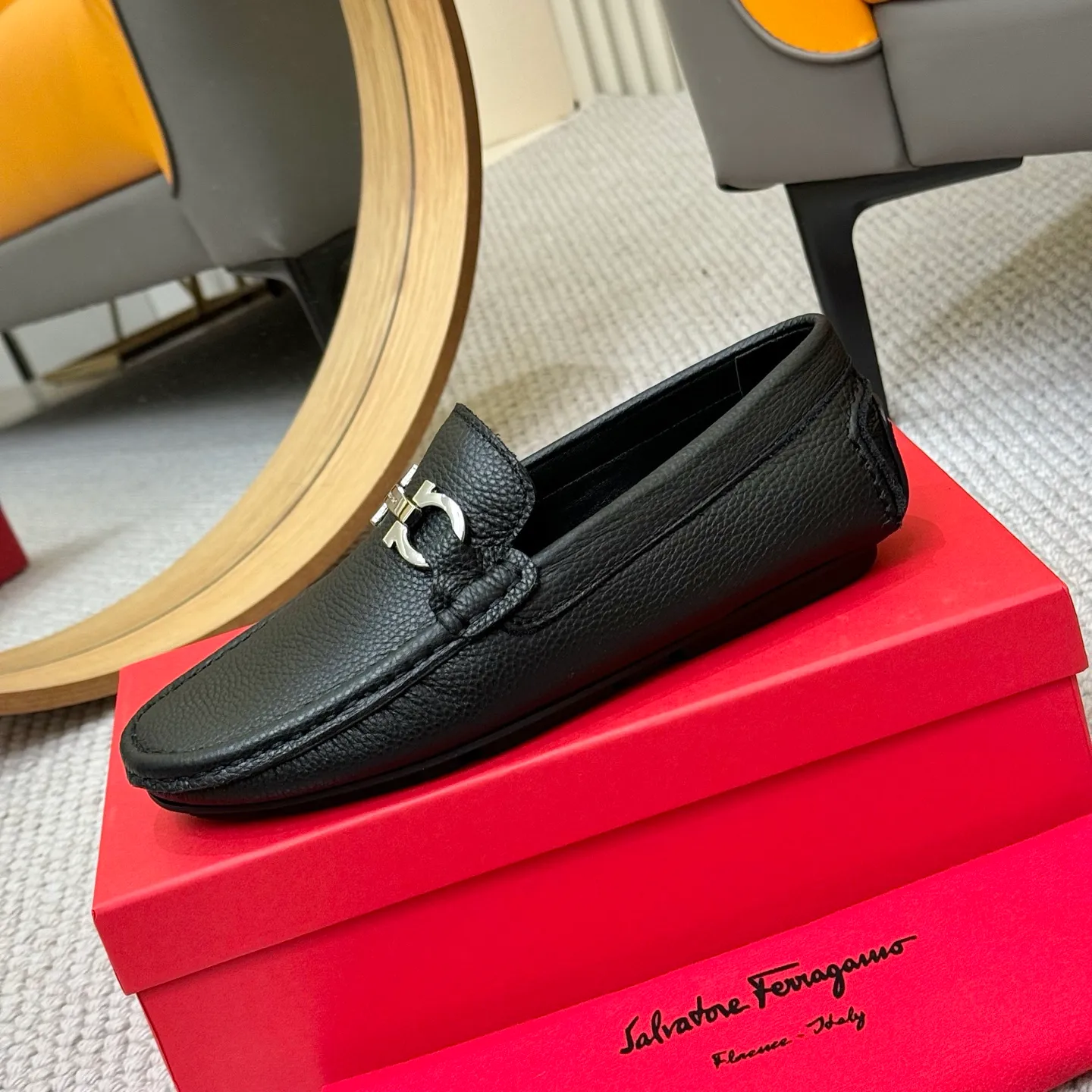 Men's men's shoes 💰420 (Yangli) Ferragamo 〰Ferragamo 2⃣️0⃣️2⃣️5️⃣ New series 👊🏻 Upper 🇮🇹 Italian imported calfskin, original outsole molding. Water-dyed sheepskin lining. The identity of every successful man is set off, and the upper and lower shoes are elegant and stable🚶🏻🚶🏻The high-end custom counter original replica is an eternal classic🔍️Number of codes: 38-46 with counter packaging